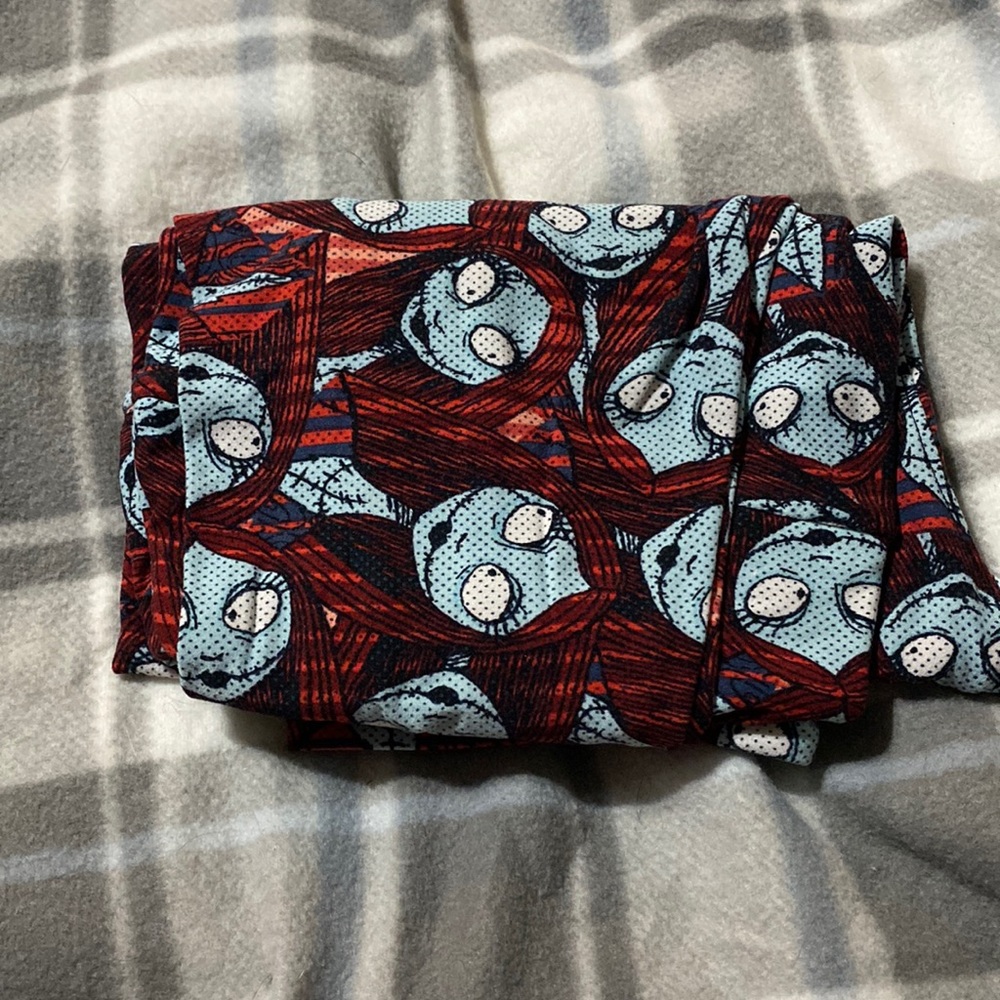 Sally Lularoe TC Leggings.